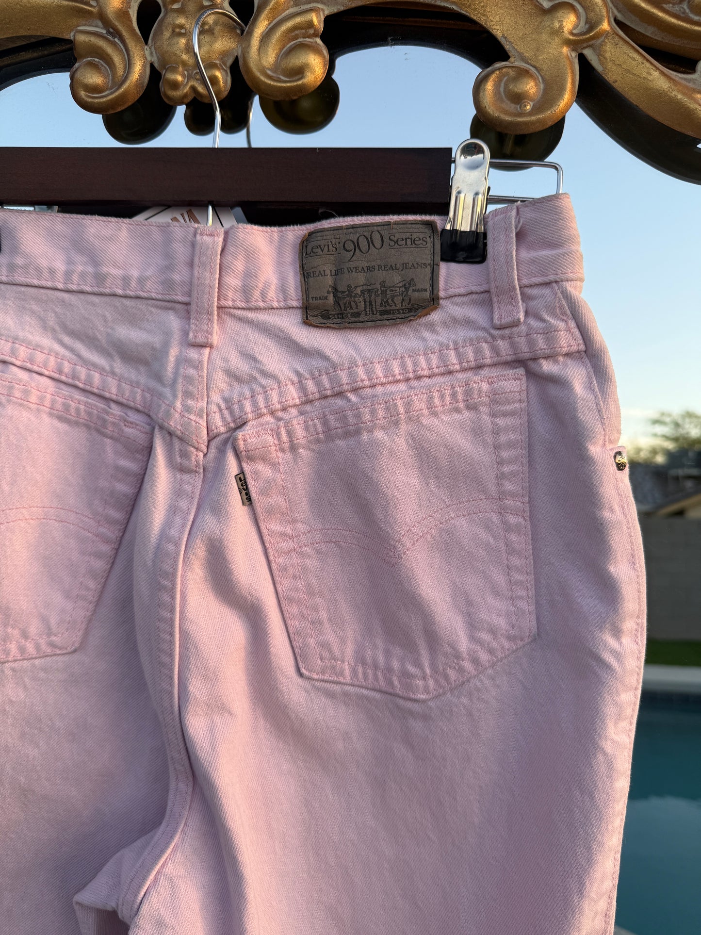 Vintage 900 Series Pink Levi Jeans - 24