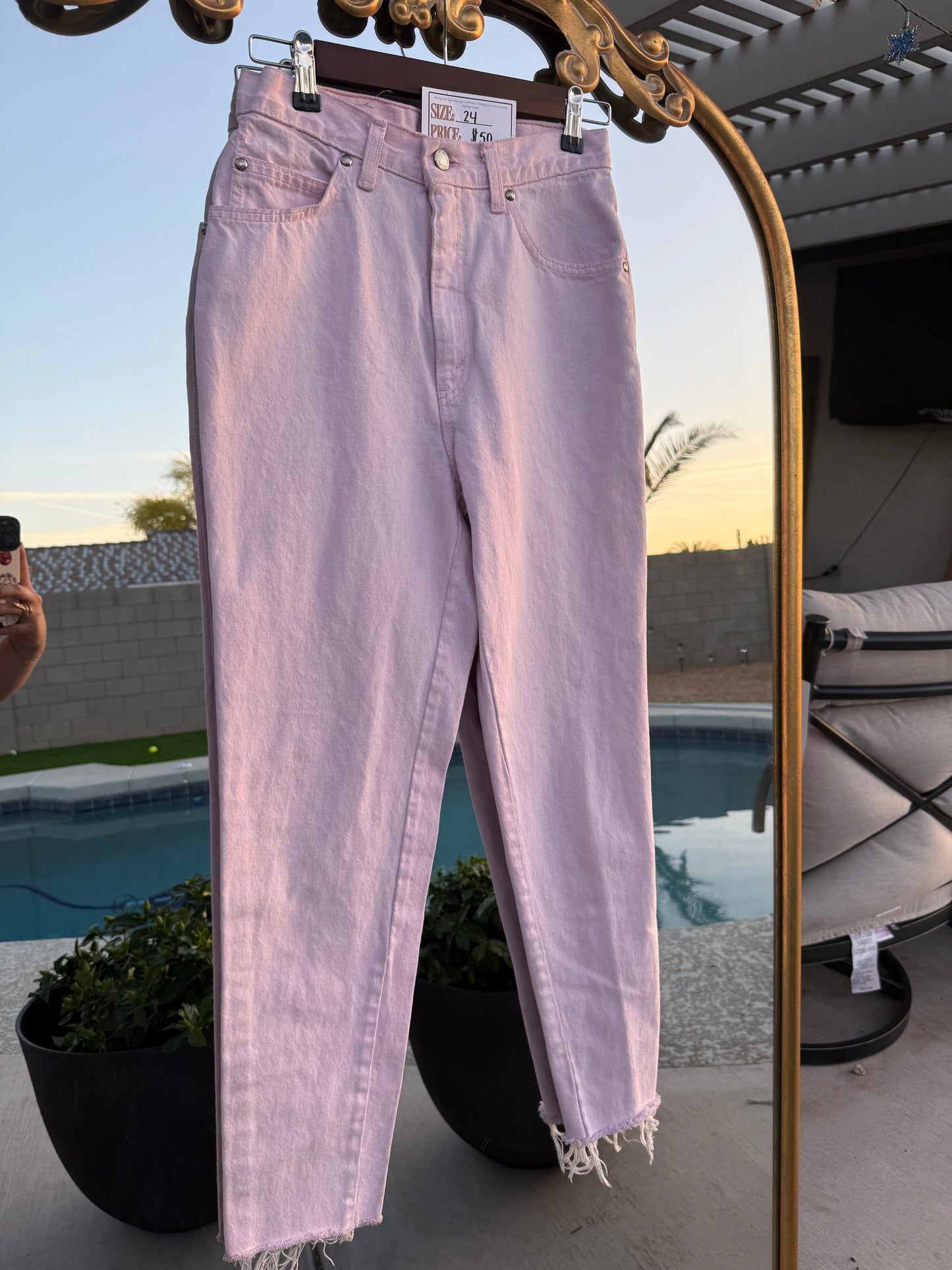 Vintage 900 Series Pink Levi Jeans - 24