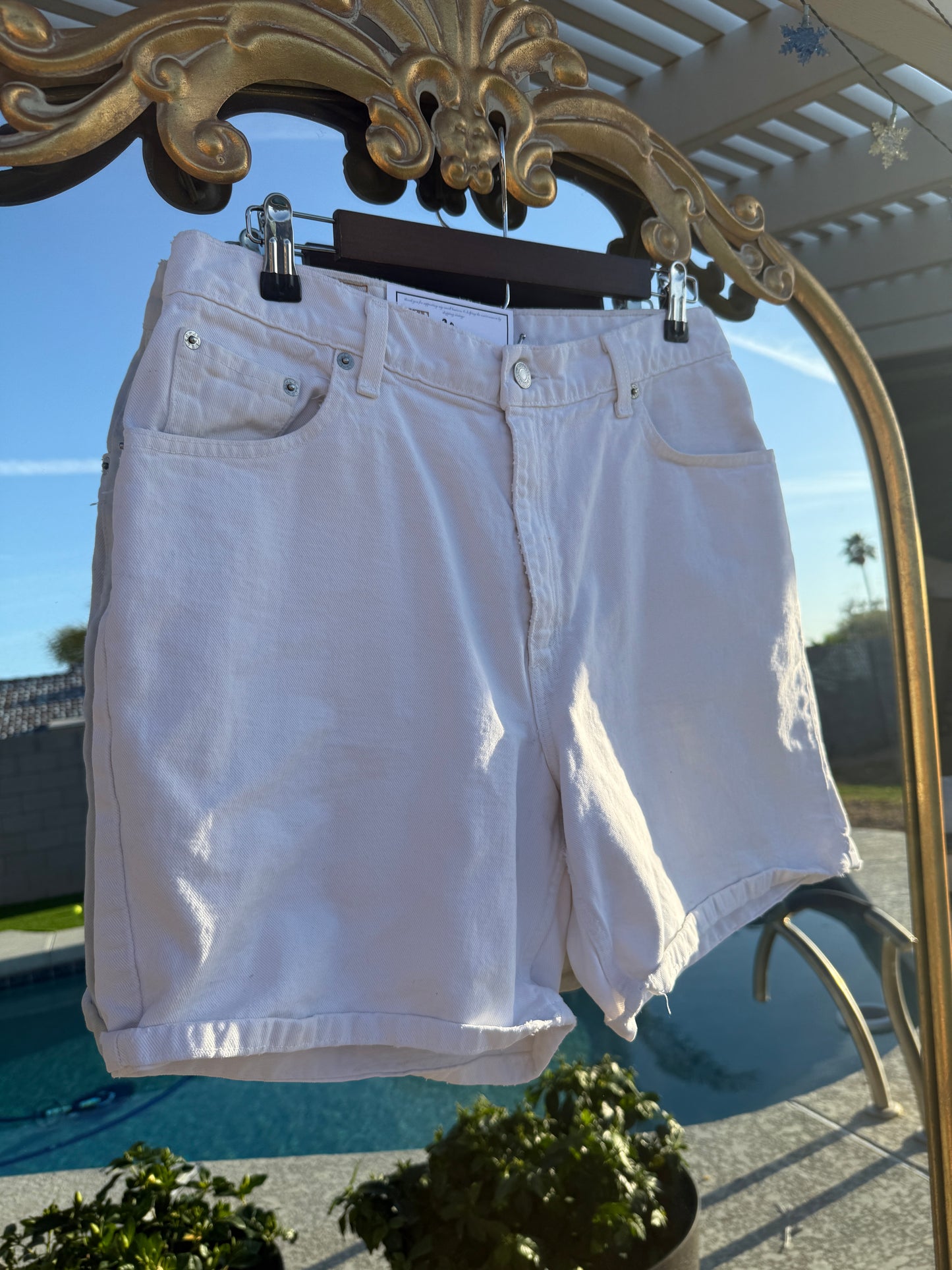 Vintage White Levi Shorts - 30